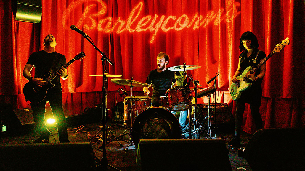 Jajo creative director in a band